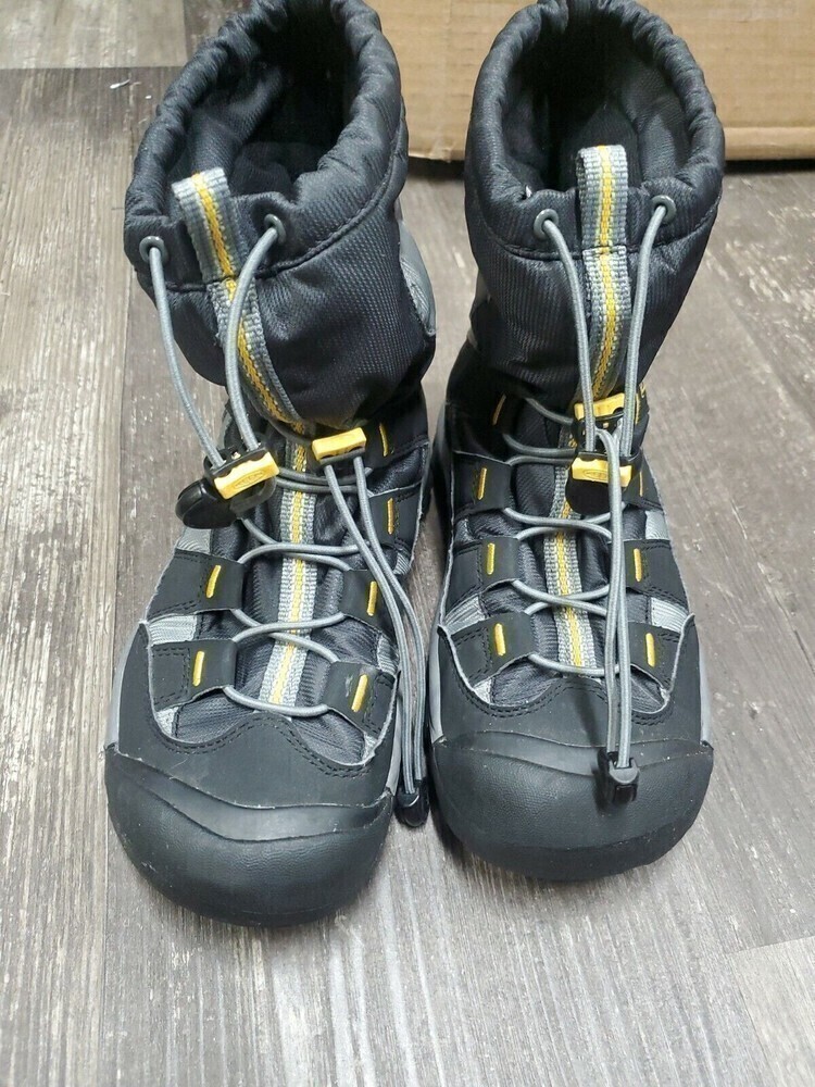 KEEN Snow Boots Sz 4 Youth Sz 6 Womens Black Waterproof